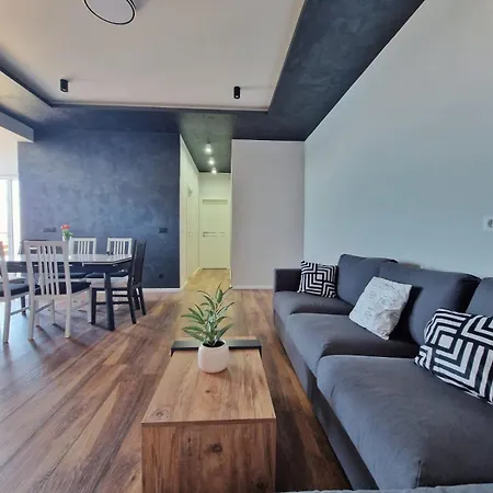 Floris * 特罗吉尔