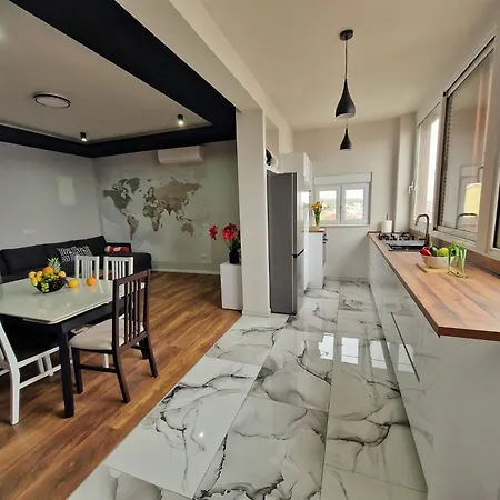 Floris 公寓 特罗吉尔